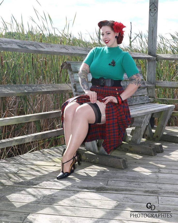 dominatrix latex strapon