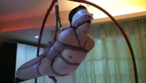 Lesbian anal fisting leaves exhausted Hanging Bondage mulliga brudar