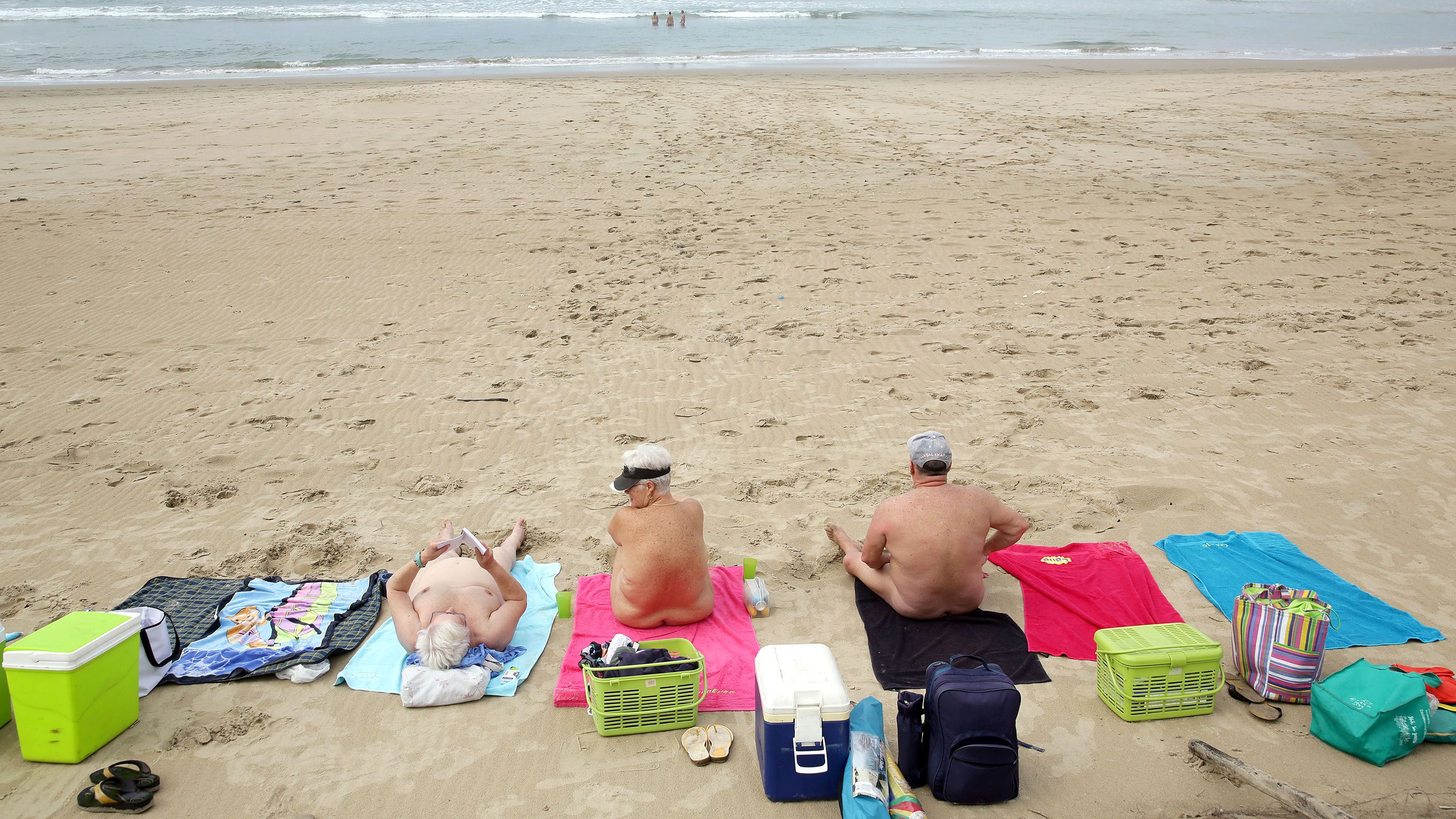 dave pickford recommends chinese beach nude andreas ohlin add chinese beach nude photo