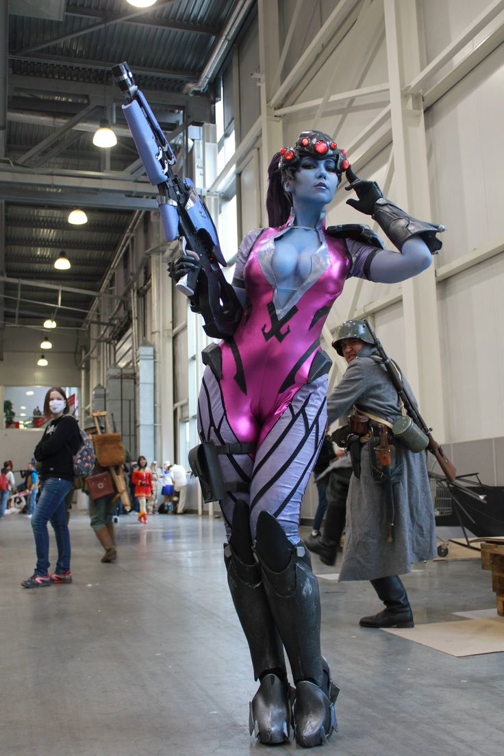 widowmaker cosplay porn - lara lee feet oldje con