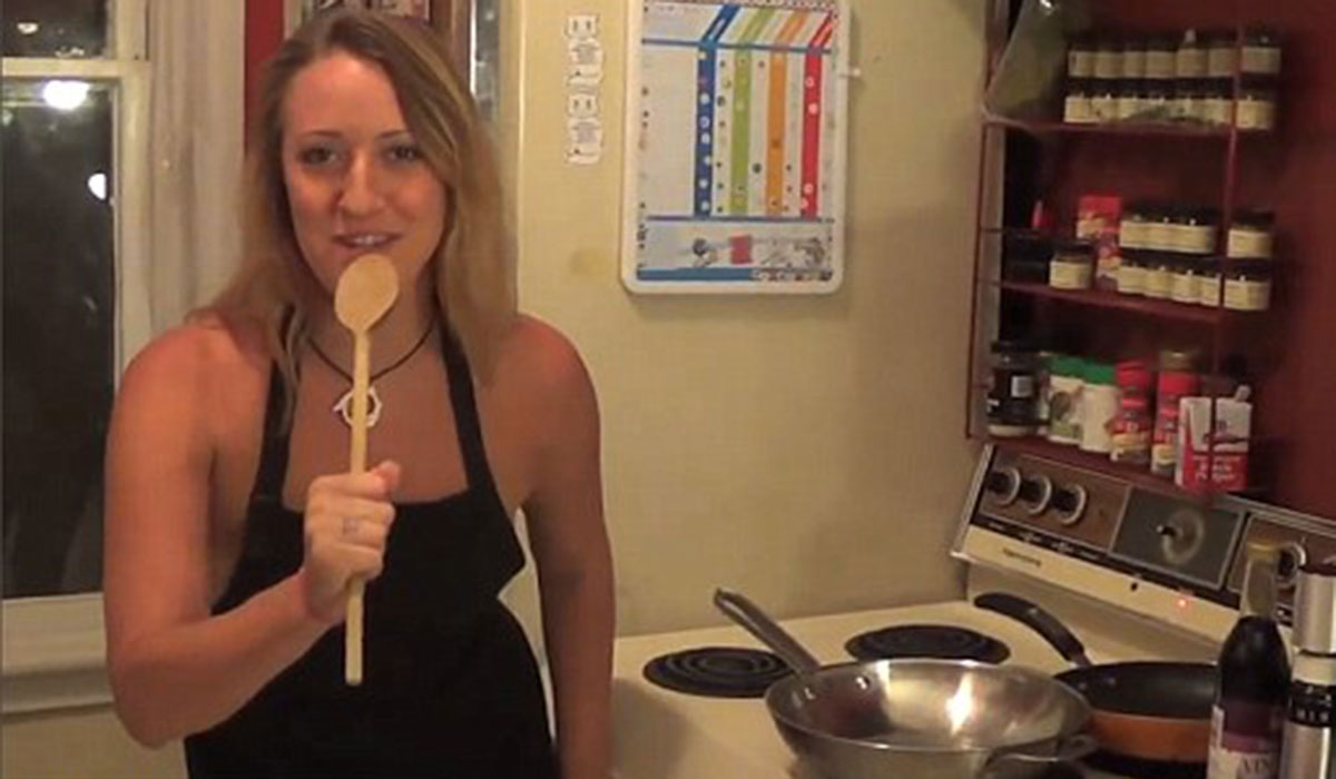 baber zaman recommends Mom Cooking Nude