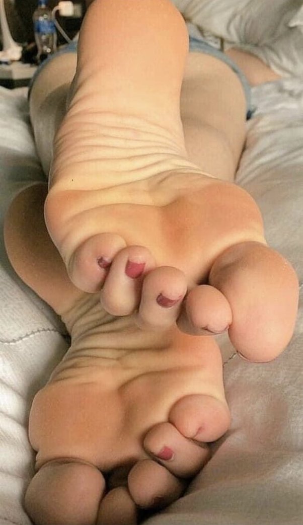 chandrika patel recommends Public Foot Fetish