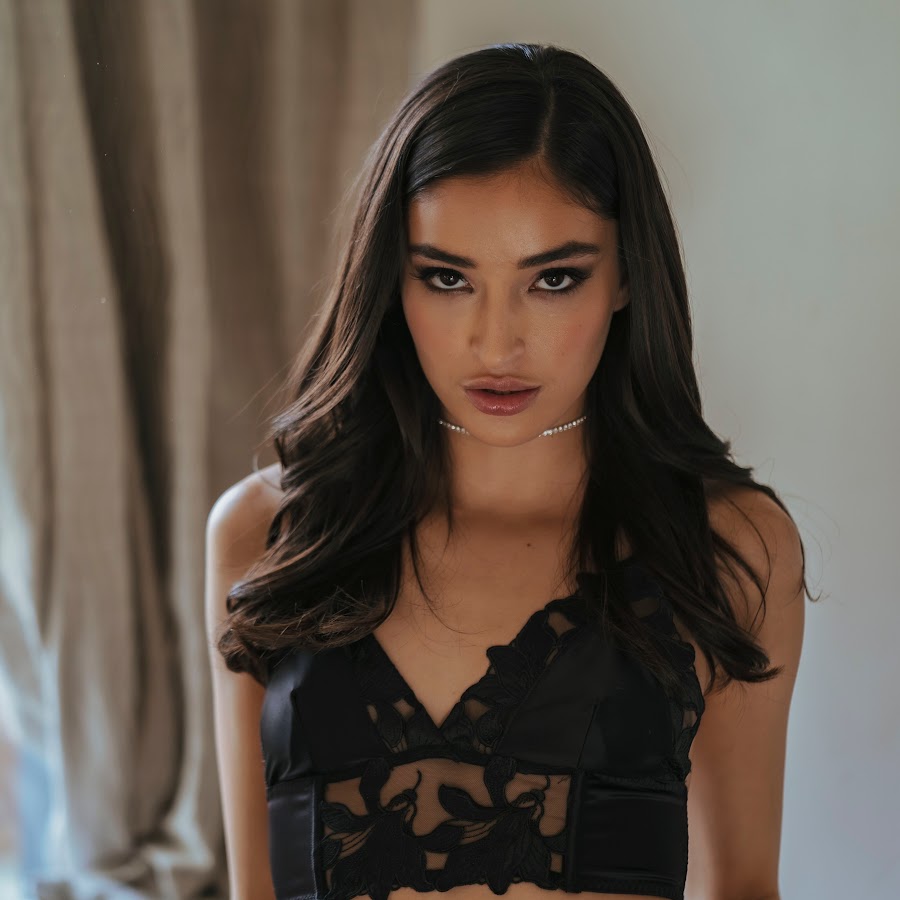 emily willis onlyfans anal - deep blowjon interracial blowbangs