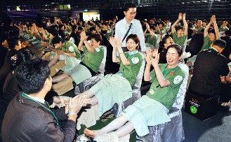 debbie dufour recommends korean foot worship pic
