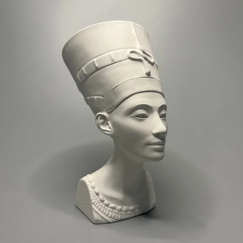 nefertiti transexual