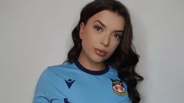 chloe scanlan like fans ms london only photo charvi malhotra recommends netvideogirls curves for days pic