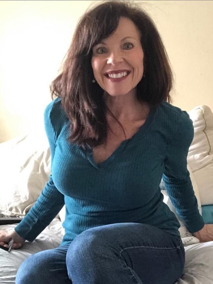 handjob from older woman - vinessa shaw tits van wylde onlyfans