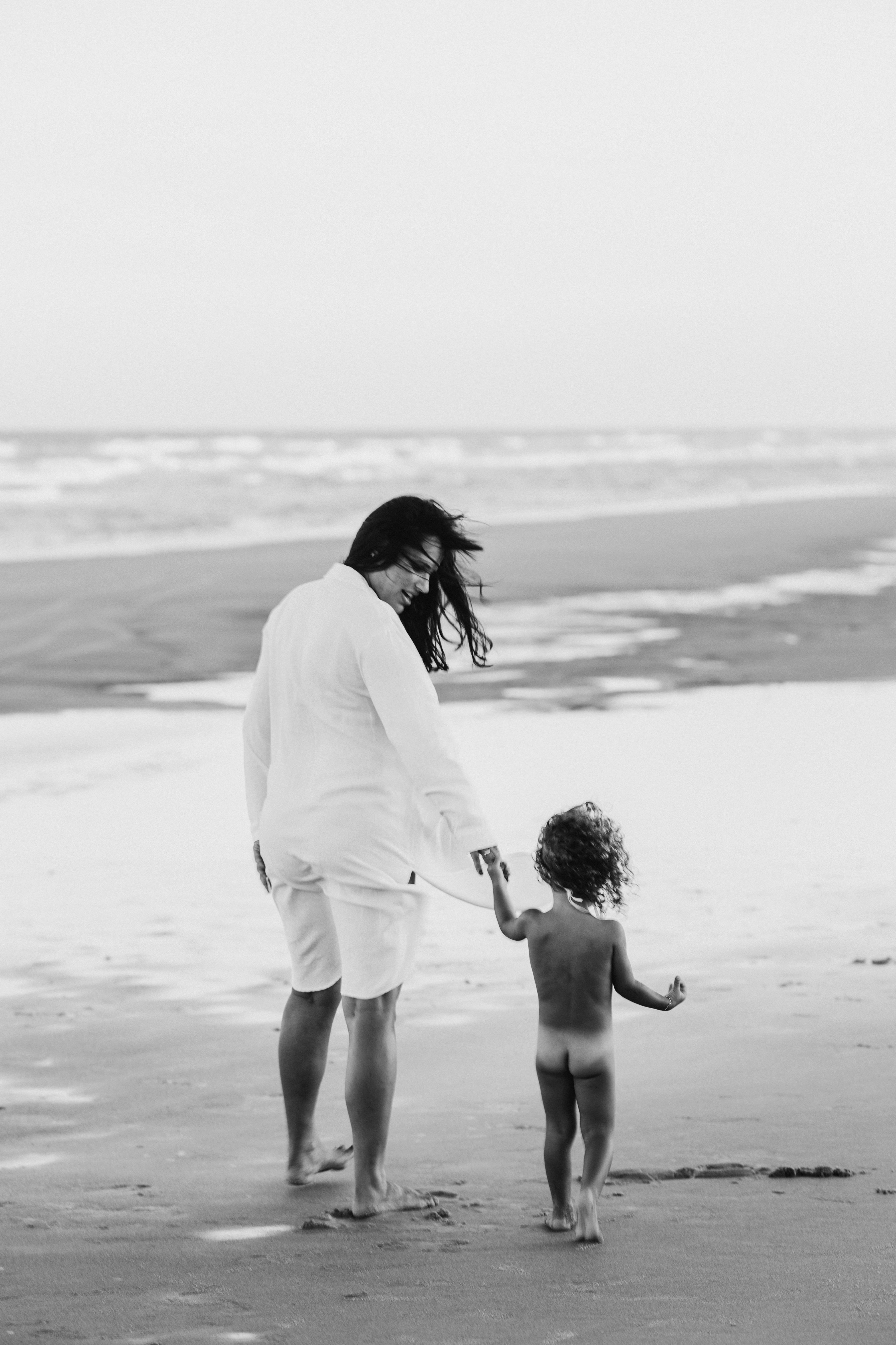 caroline nuttall recommends Nude Women Walking On Beach