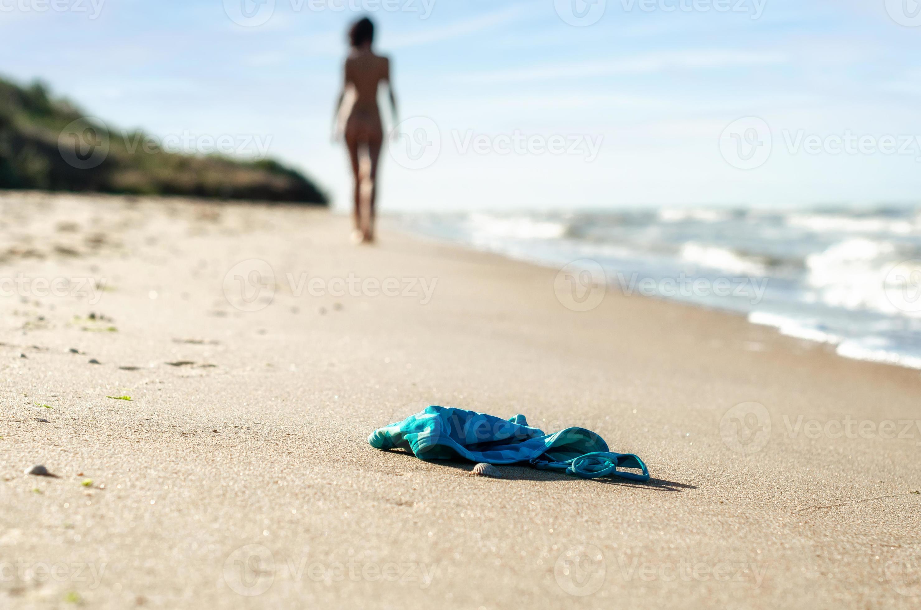 Best of anal foxy carl gellatly share nude women walking on beach photos