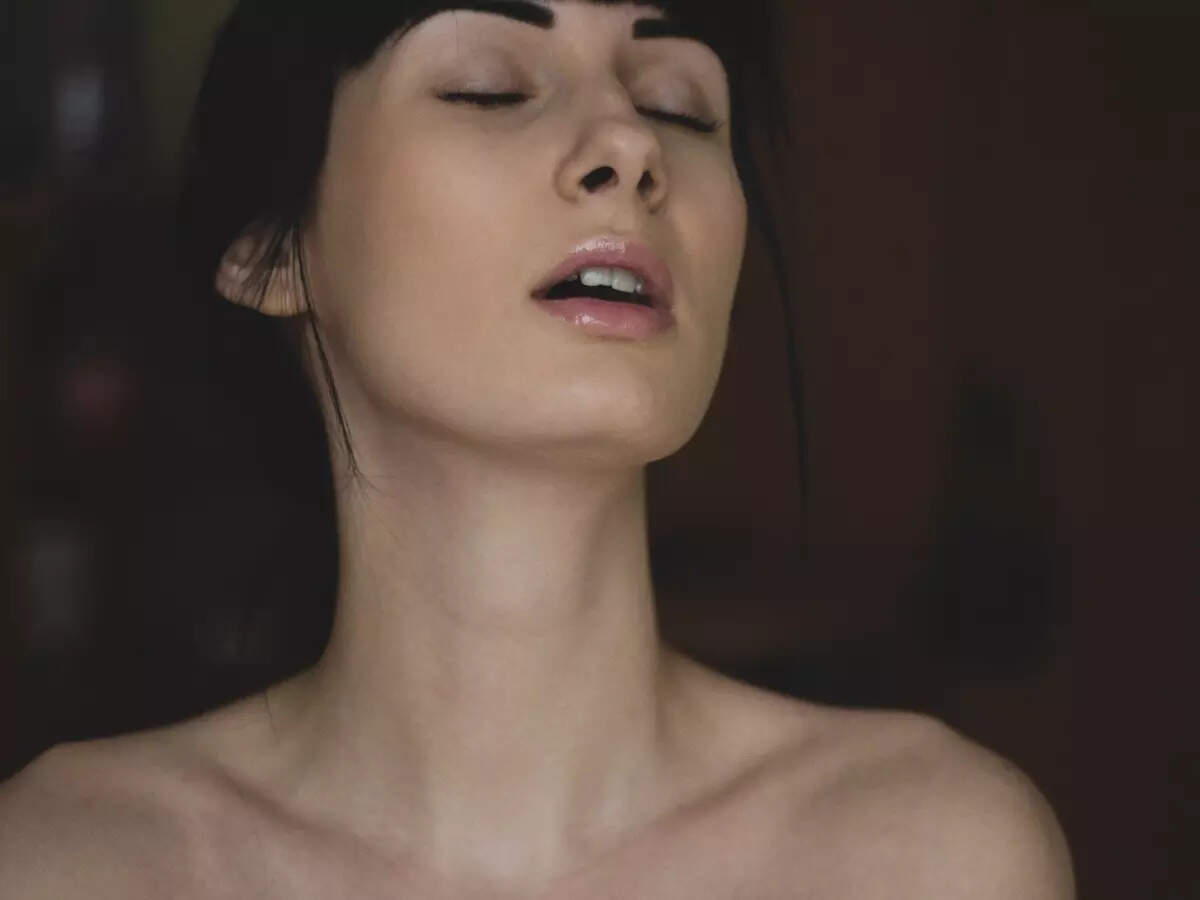 Self bondage lesbian gripping pussy Forced Orgasum Porn amy topless