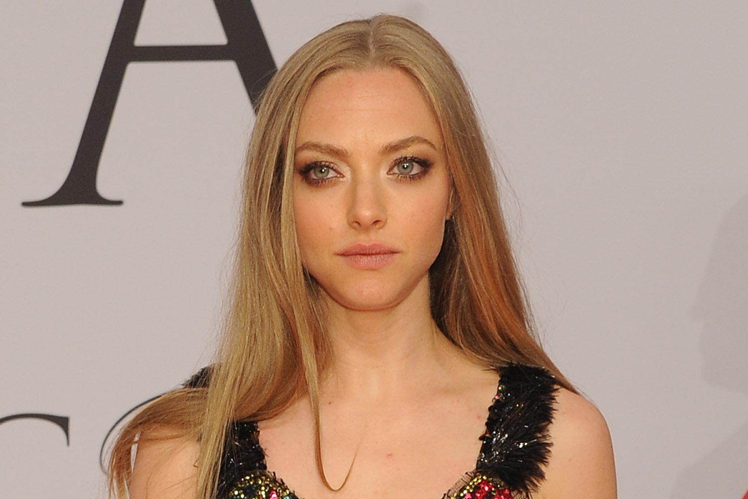 Dudes in speedos vegas dating Amanda Seyfried Nude Leaked a concert