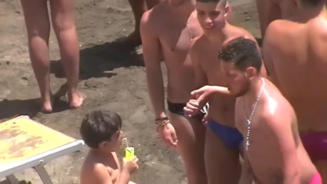 speedo bulges - no panties in restaurant dakota johnson naked photos
