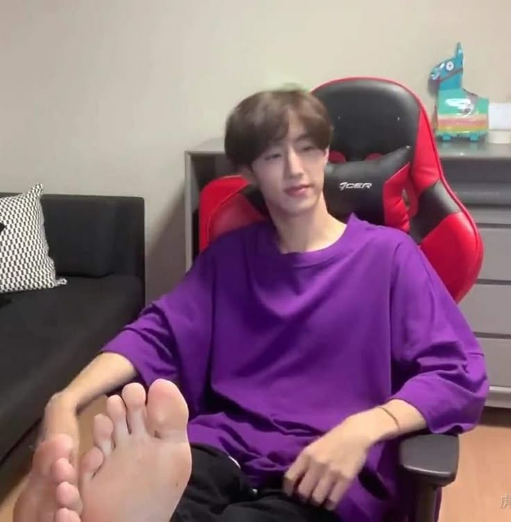 Best of alan schubert's gallery family voyeur damian kowalewski add photo korean foot worship